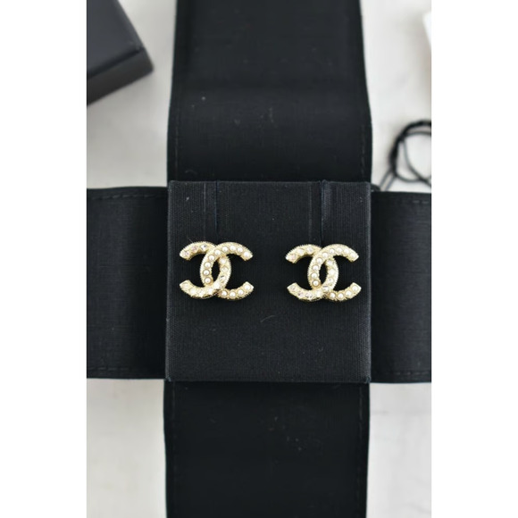 Chanel 21A Gold Pearl White Strass Crystal CC Logo Drop Statement Stud Earrings - Picture 4 of 11